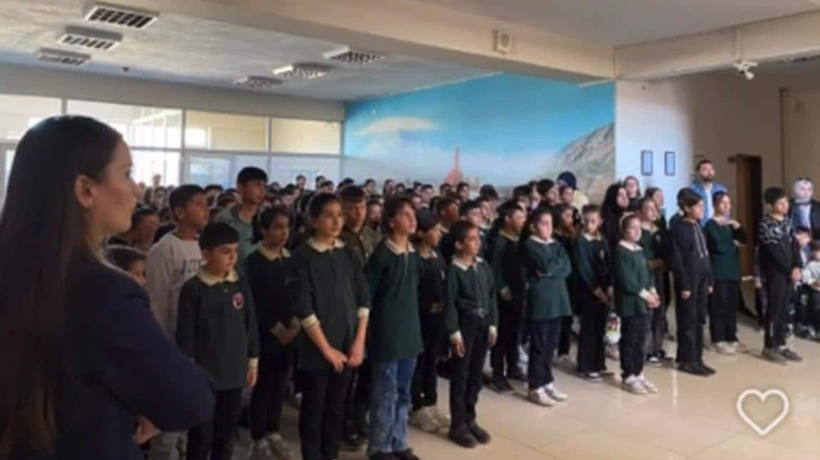 Okulumuzda 15 Temmuz Demokrasi ve Millî Birlik Günü anma programı gerçekleştirildi. Vatanı uğruna canını feda eden tüm şehitlerimizi rahmetle, gazilerimizi minnetle anıyoruz. 